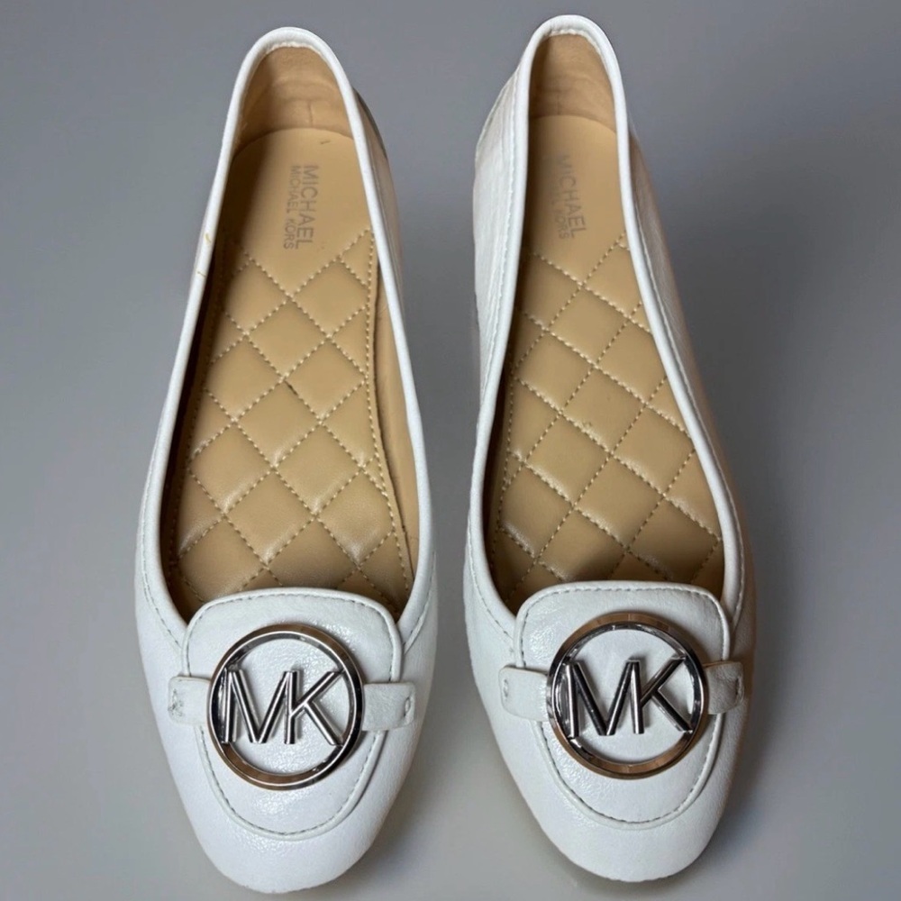 Michael Kors White Lillie Ballet Flats w/ MK Silver Logo Tag Womens Sz 6M